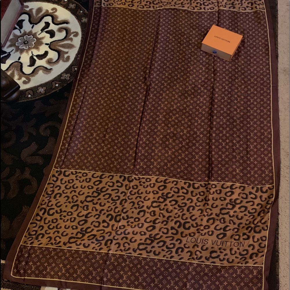 Louis Vuitton scarf/shawl